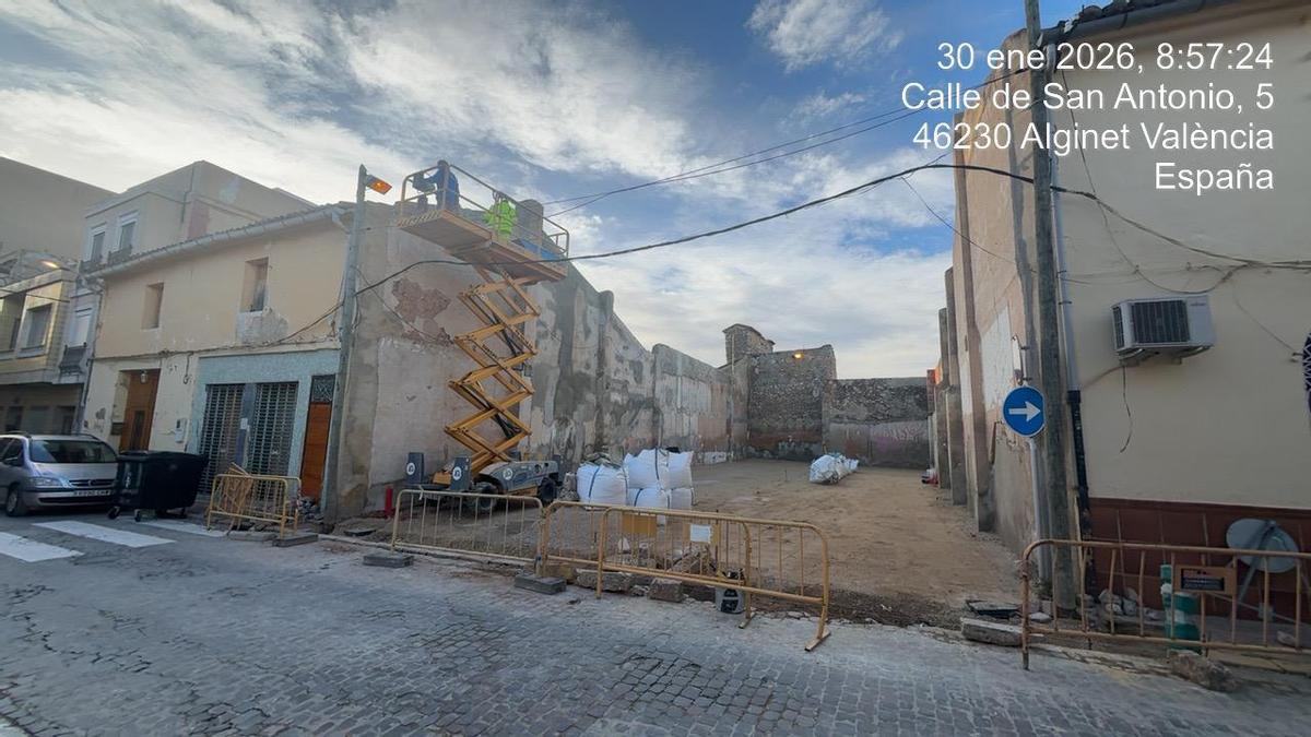Parcela de la calle Sant Antoni en una imagen del 30 de enero con los trabajos pendientes de ejecutar.