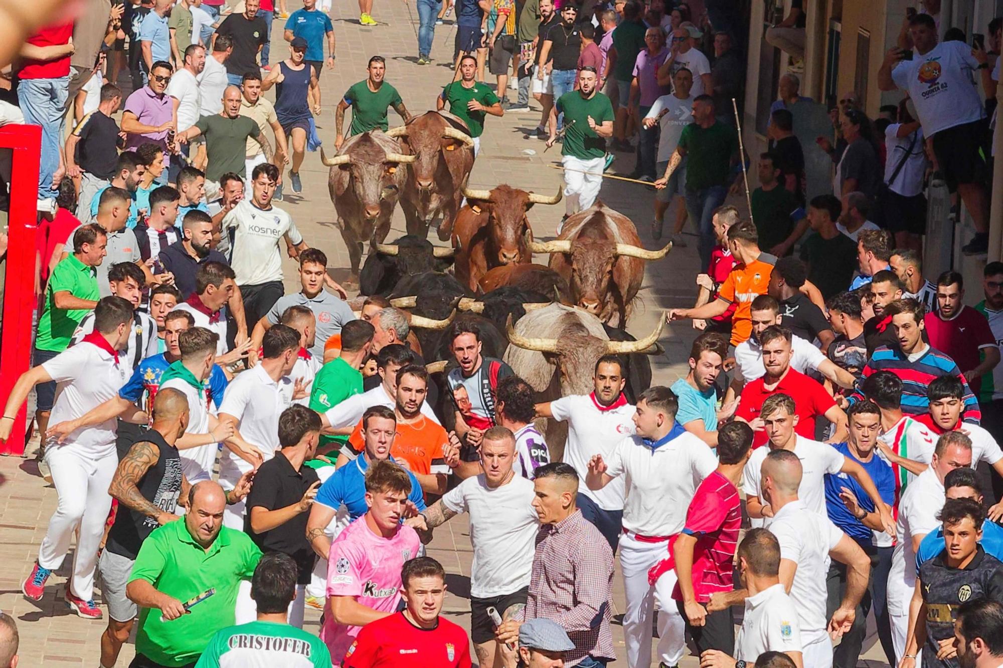 Las imágenes del primer encierro de las fiestas de Almassora