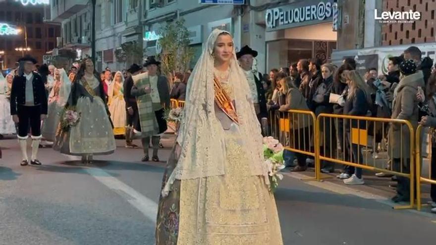 Carmen Prades desfila en la Ofrenda de las Fallas 2026