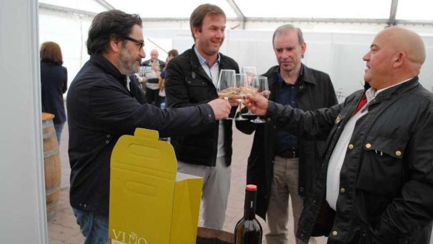 Brindis de protocolo en Sada tras una tensa comisión de la ORA.