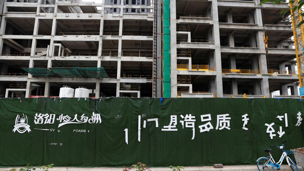 El complejo de edificios Evergrande Oasis en Luoyang, una de las cientos de obras sin finalizar de la compañía en problemas.