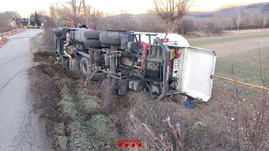 Bolca un camió que transporta gas liquat a Fontanals