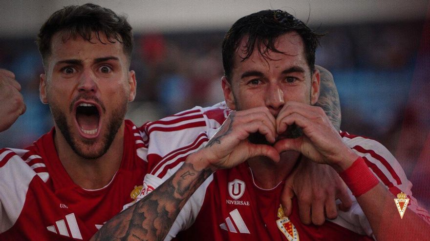 Carrillo y Alcaina sacan del bache a un Real Murcia que gana en el descuento (1-2)