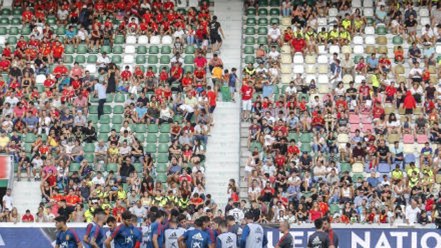 La Selección Española entrena en el Martínez Valero