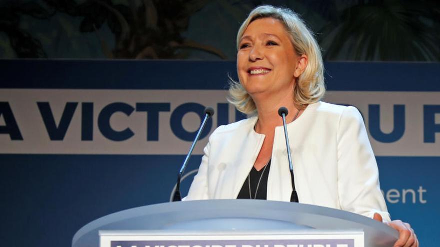 Marine Le Pen celebra su triunfo en Francia.