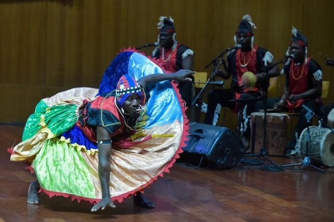23-07-2019 LAS PALMAS DE GRAN CANARIA. Actuación del grupo represntante de Benín, en el Rectorado de la ULPGC  | 23/07/2019 | Fotógrafo: Andrés Cruz