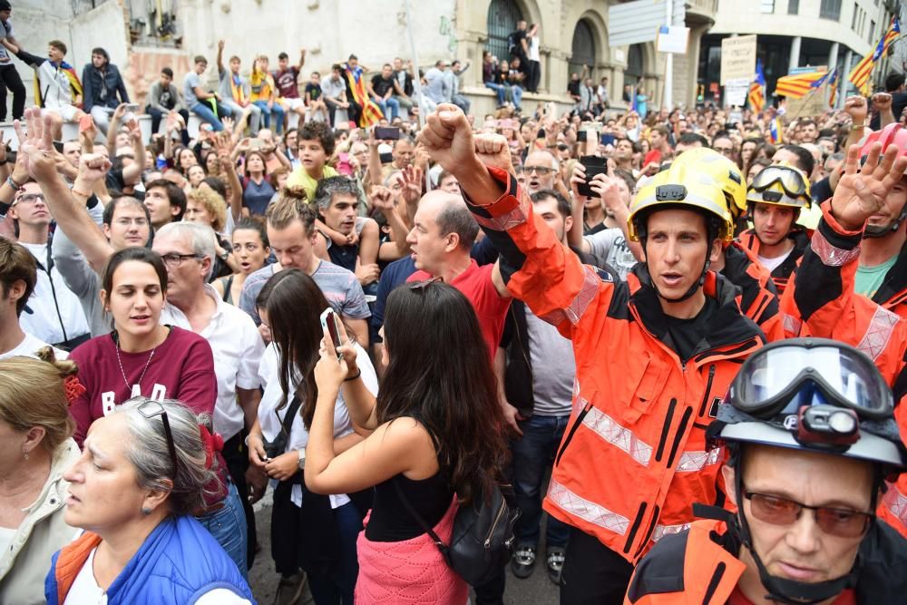 Multitudinària manifestació contra la violència a Manresa