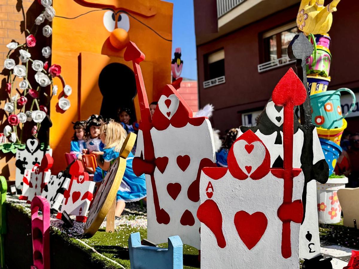 La desfilada de carrosses llueix a Puigcerdà amb tot el seu esplendor en els 140 anys de la Festa de l'Estany La desfilada de carrosses llueix a Puigcerdà amb tot el seu esplendor en els 140 anys de la Festa de l'Estany