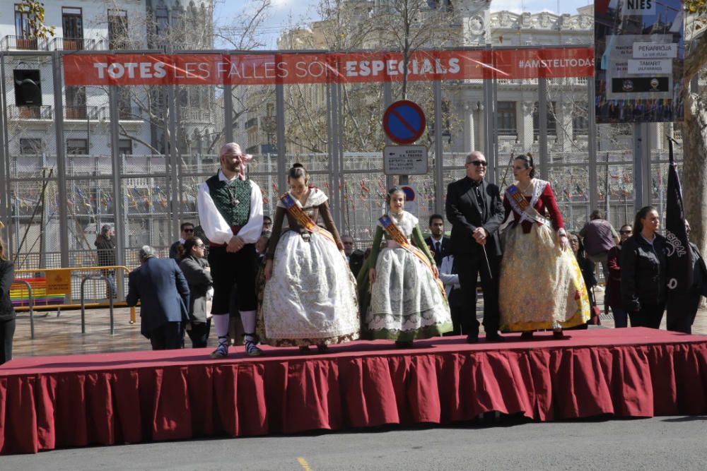 Búscate en el público de la mascletà del 1 de marzo