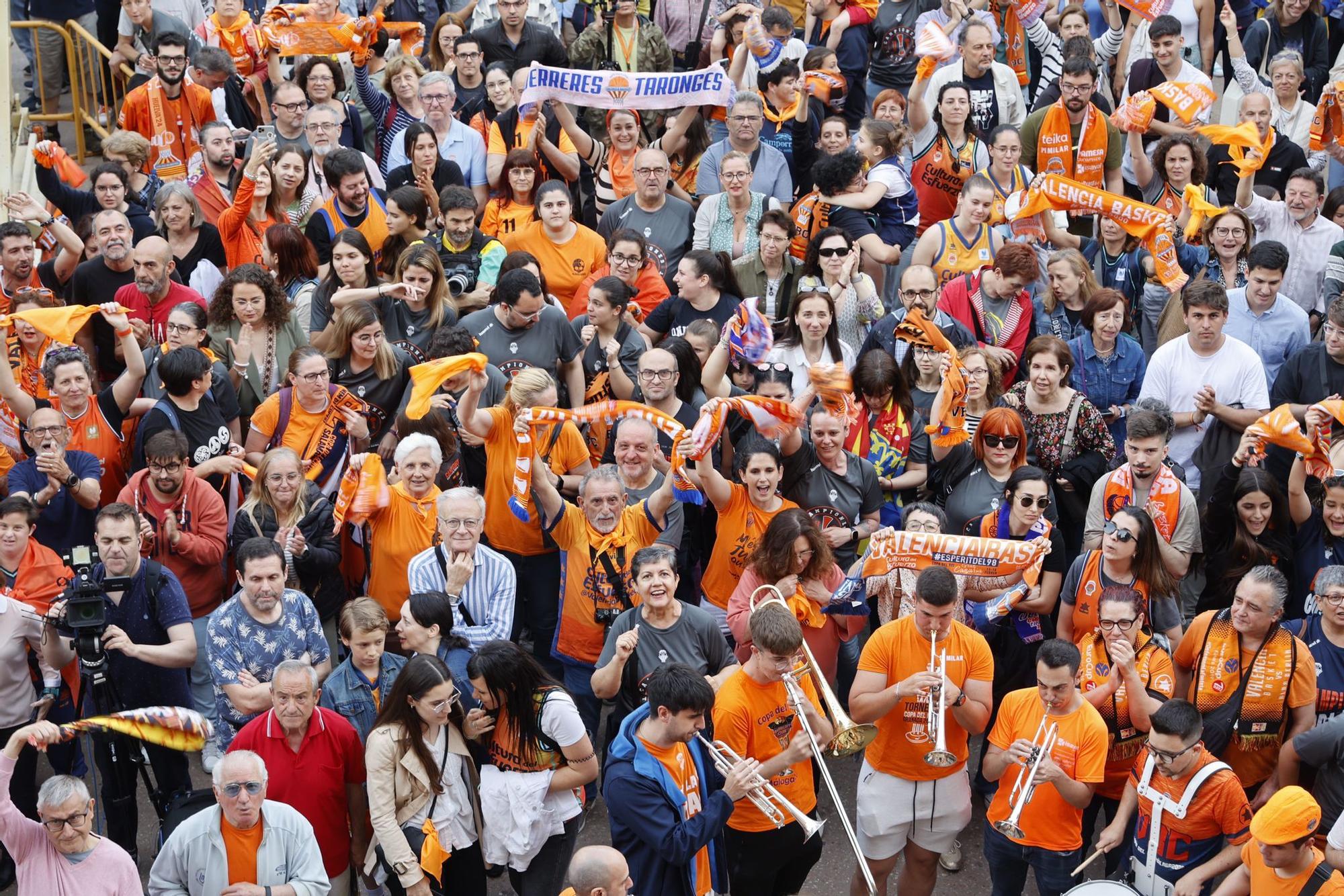 El Valencia Basket celebra en casa su triplete histórico