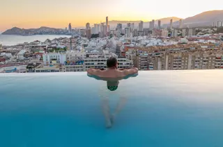 Las terrazas de los hoteles de Benidorm se convierten en objeto de deseo para el turismo internacional del lujo