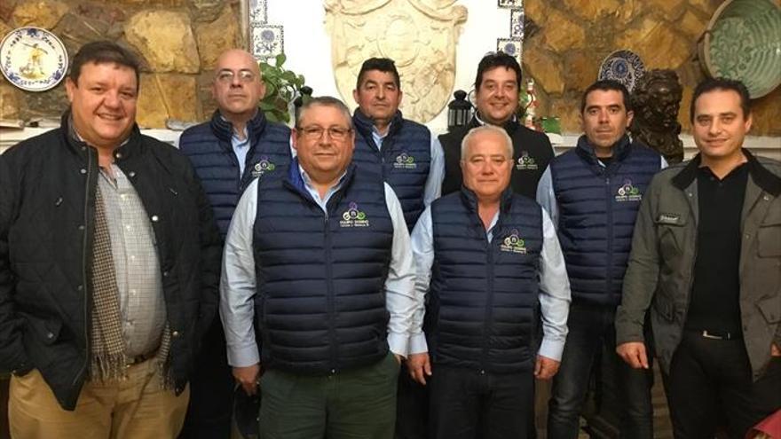 Mil Paladares de la Ñ patrocina un equipo de dominó