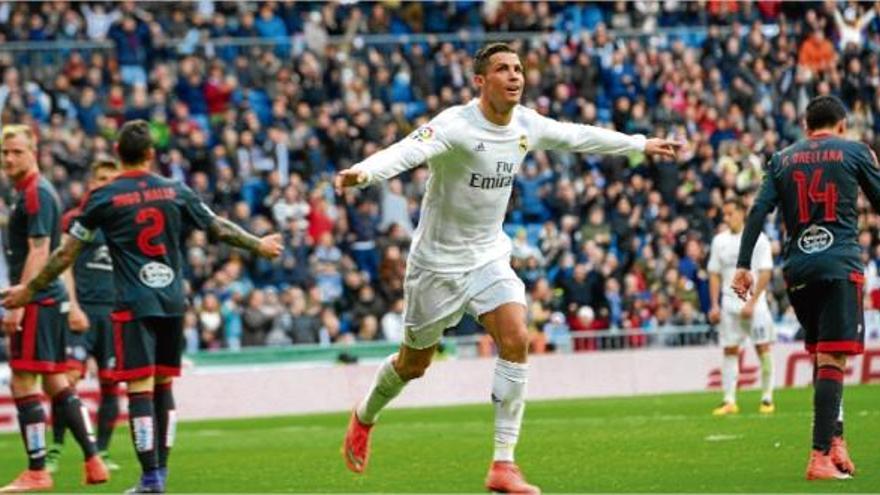 El davanter portuguès del Madrid celebra un dels seus quatre gols.