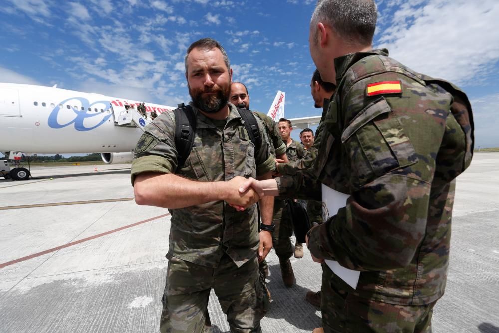 Llegada al aeropuerto de Asturias de los militares procedentes de Polonia