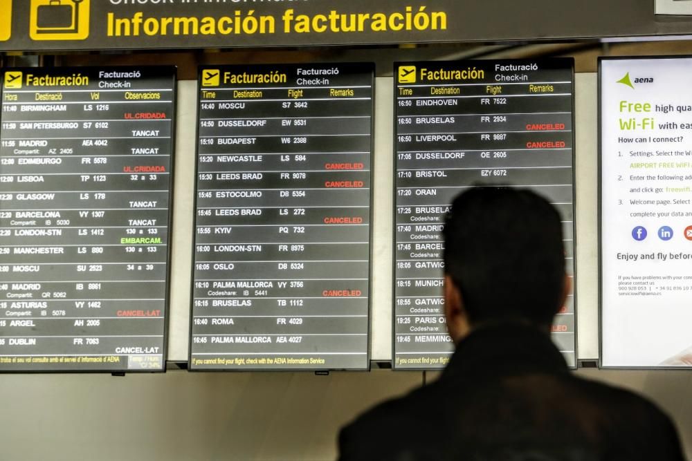 El temporal obliga a cerrar el tráfico aéreo en el aeropuerto de Alicante-Elche