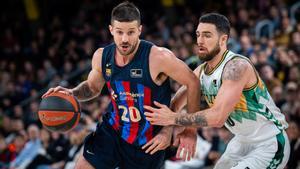 Laprovittola conduce el balón ante Francis Alonso, en el Palau