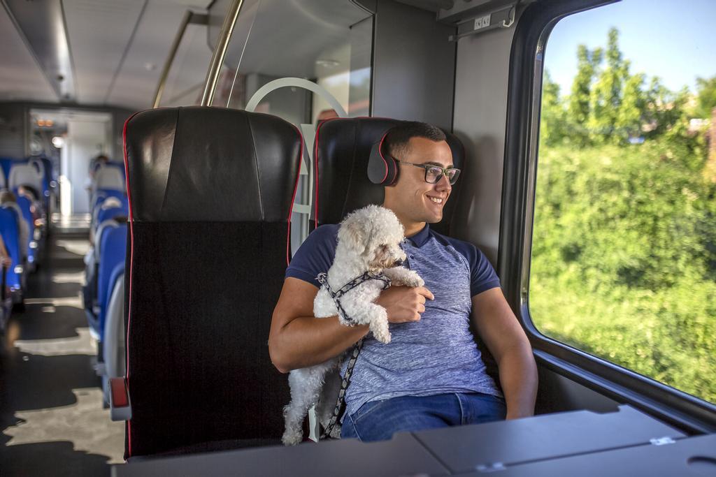 Los perros, al fin, tienen más cabida en los trenes.