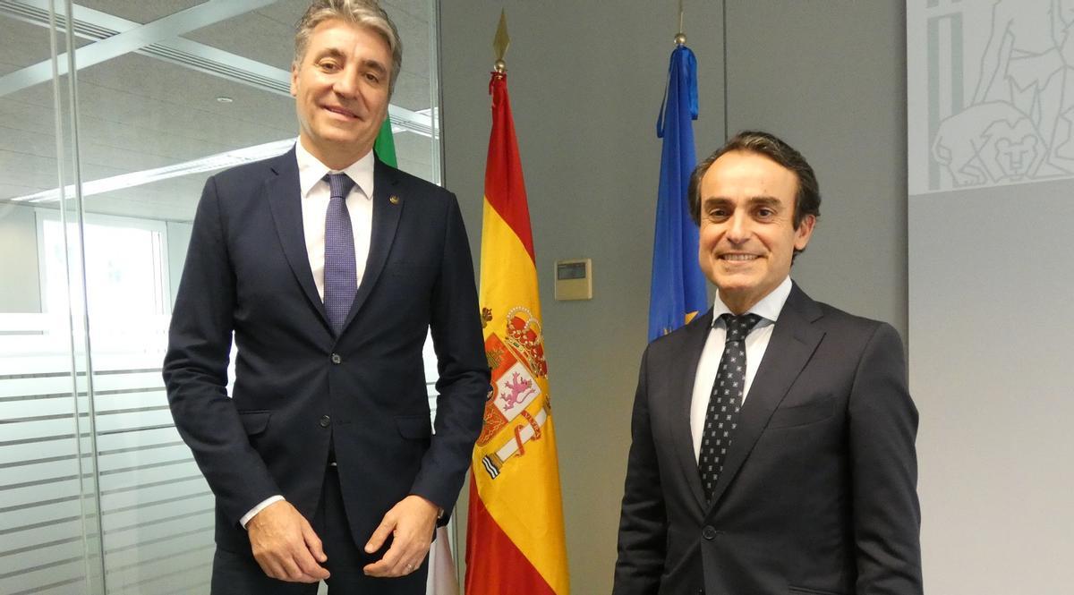 El decano de la Demarcación de Andalucía del Colegio de Ingenieoros de Caminos, Juan Manuel Medina, y el malagueño Mario Muñoz-Atanet Sánchez.