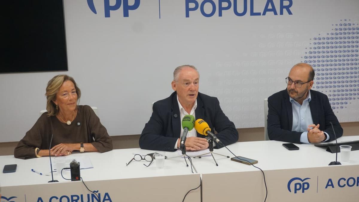 De izquierda a derecha: Rosa Gallego, Miguel Lorenzo y Álvaro Pérez