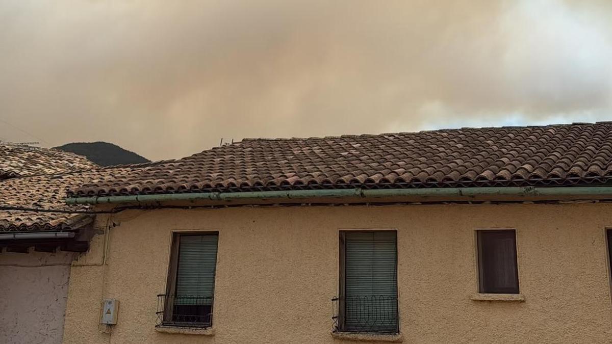 Situación del incendio de Santa María de la Peña desde Bailo