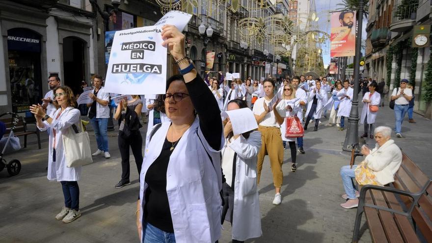 Marea blanca. Por la consolidación en la calle Triana de Las Palmas de Gran Canaria.