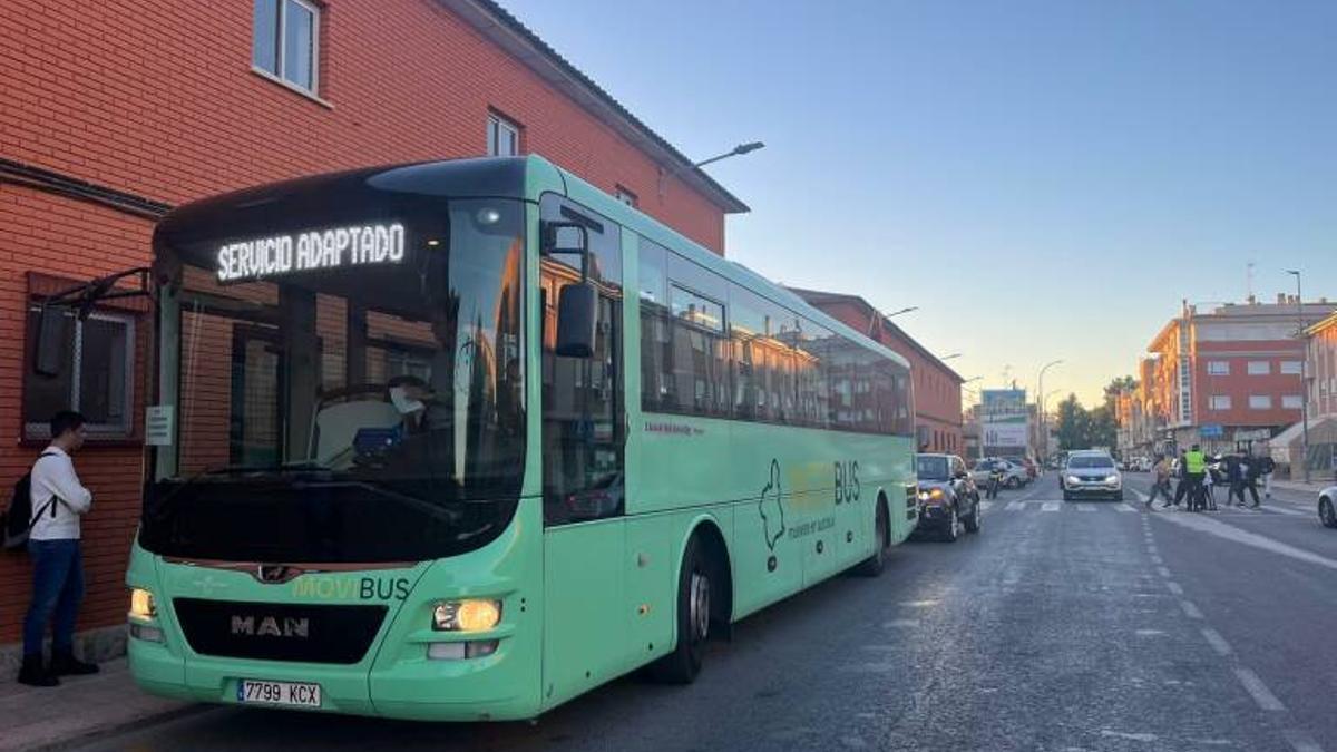 Este miércoles ha comenzado la ruta del autobús urbano que une Santomera con El Siscar, La Matanza y Orilla del Azarbe, gratuito para los estudiantes del municipio