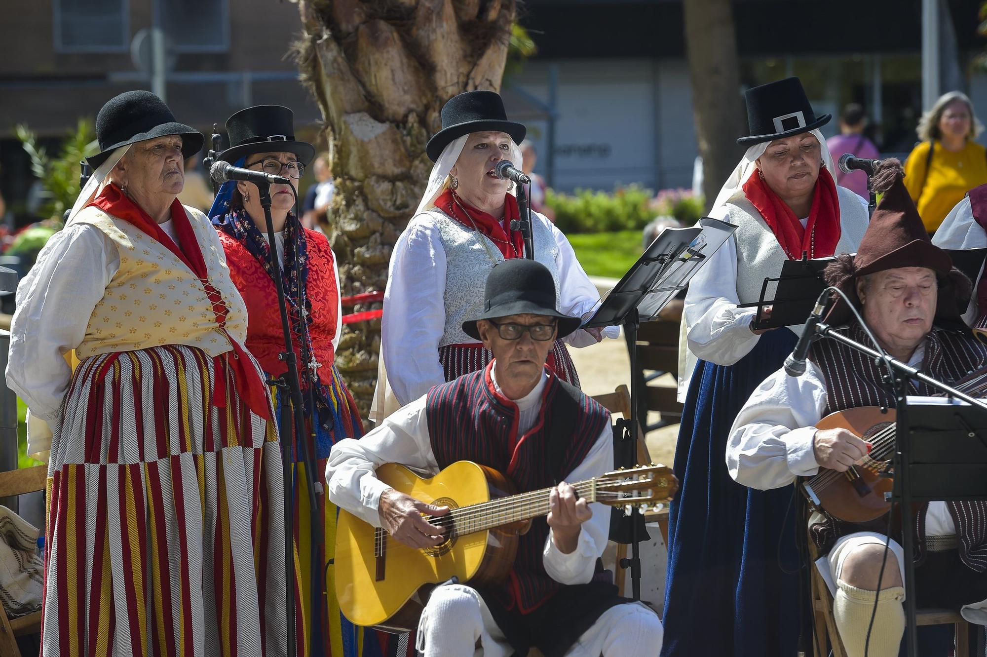 Folklore canario en la Plaza de España