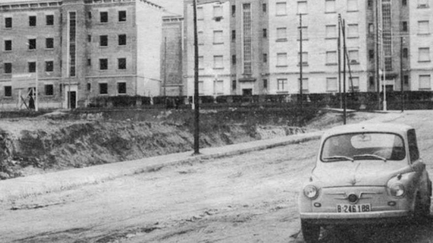 Imatge de la construcció dels blocs d&#039;habitatges de Caixa Manresa a la Sagrada Família, als anys 50