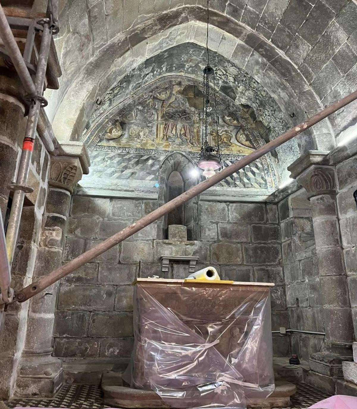 La restauración también afecta al interior de la iglesia.