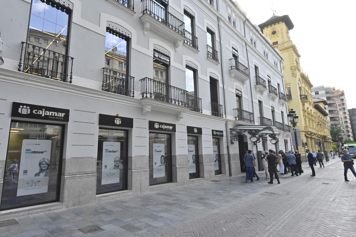 Fachada de la oficina central de Cajamar en Castellón.