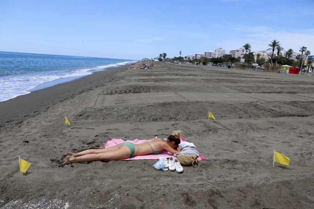 Los malagueños se lanzan a la playa