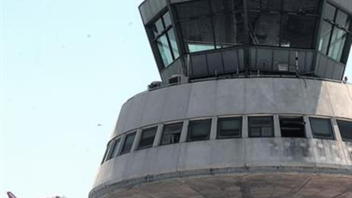 La torre de control de la nueva T-1 del aeropuerto de El Prat.