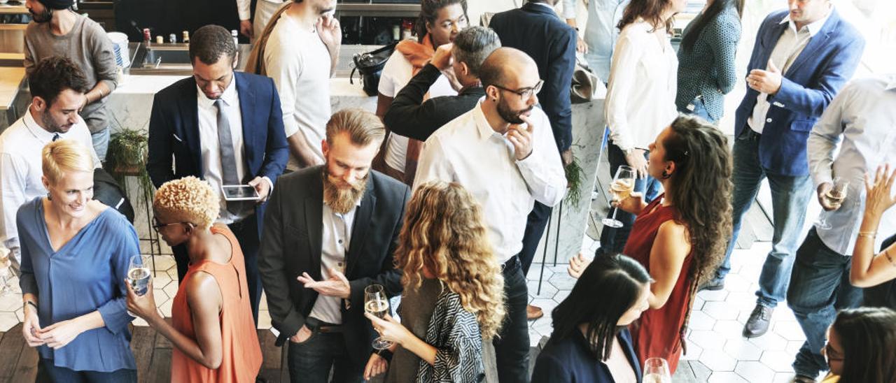 Imagen de una cena de empresa.