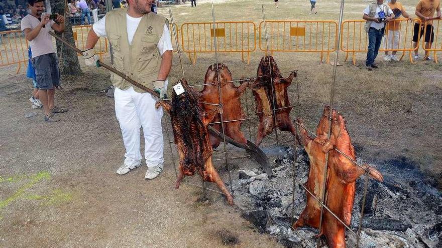 Asado del porquiño á brasa, en Amil. // Rafa Vázquez