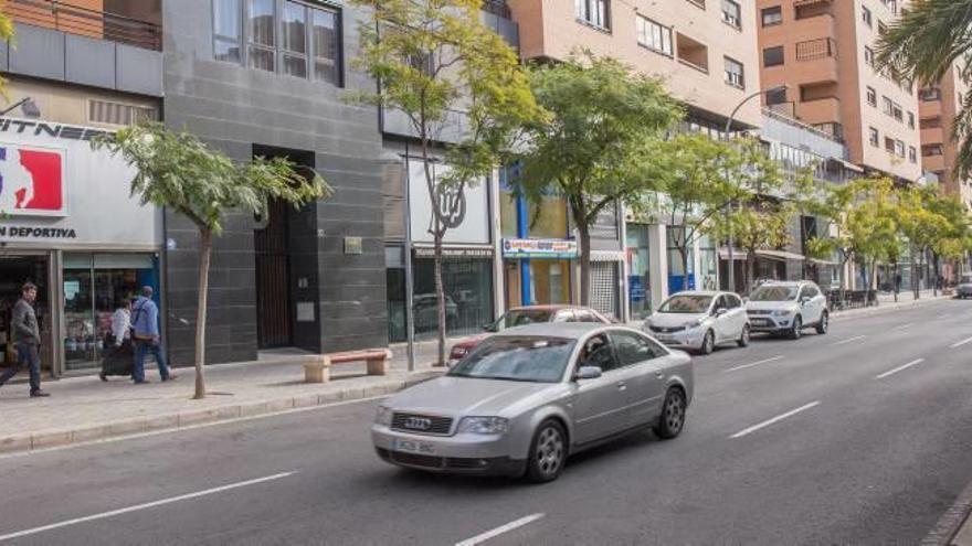 Más tramos de aparcamiento en el tercer carril de la Gran Vía