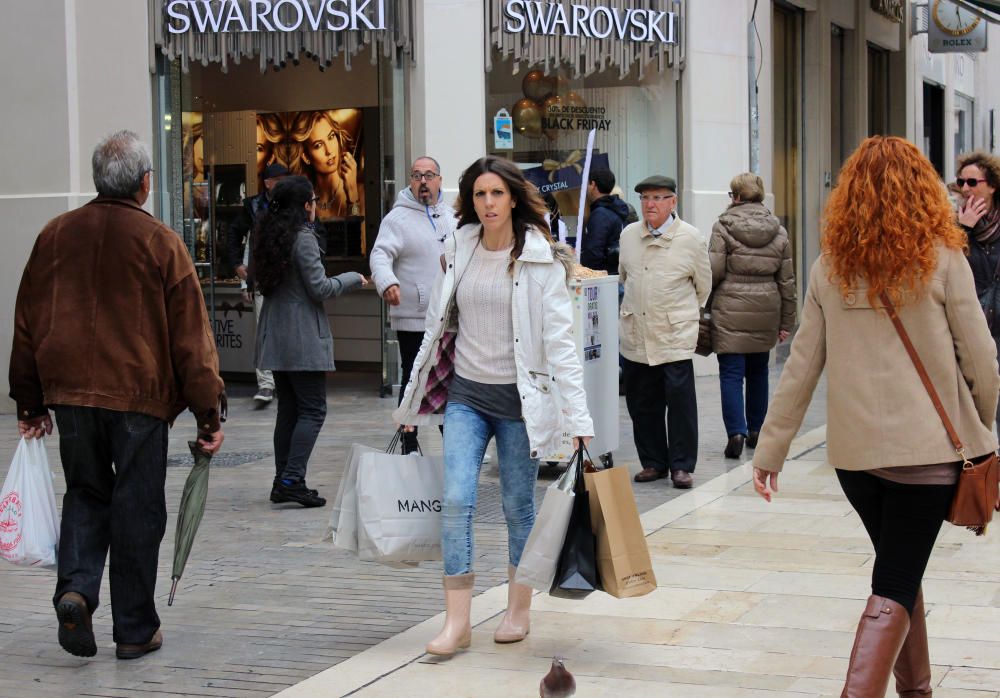 Mucha actividad en los comercios de Málaga en el primer día de compras con descuentos extraordinarios