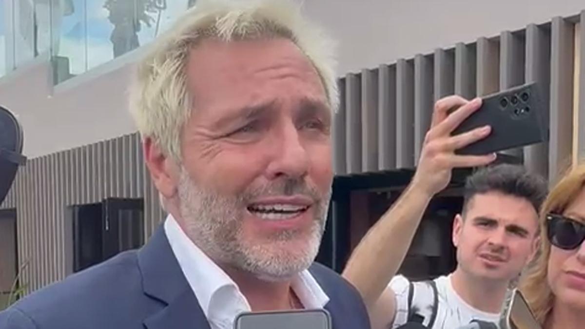Santiago Cañizares, hablando para los medios