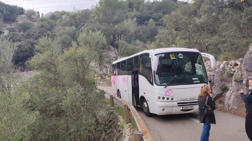 La avería de un autobús bloquea el acceso a Galilea durante tres horas