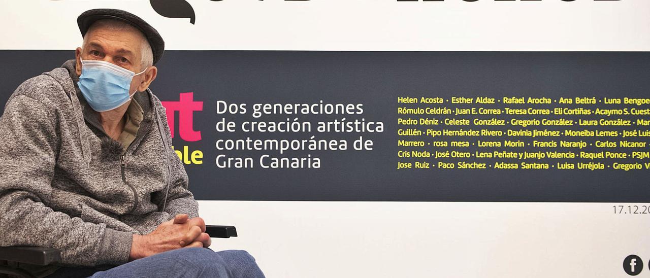 El poeta, narrador, traductor y antropólogo Ángel Sánchez, en la inauguración de su muestra retrospectiva en el CAAM.