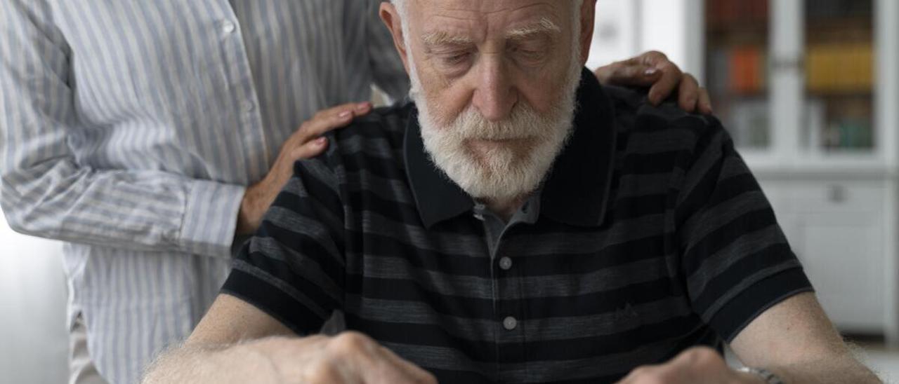 Casi un millón de españoles sufre  alzheimer.