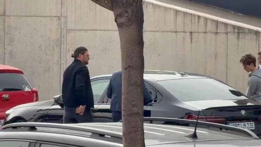 El presidente del Lille, Olivier Létang, en la Ciutat Esportiva junto al agente de Andy Bara