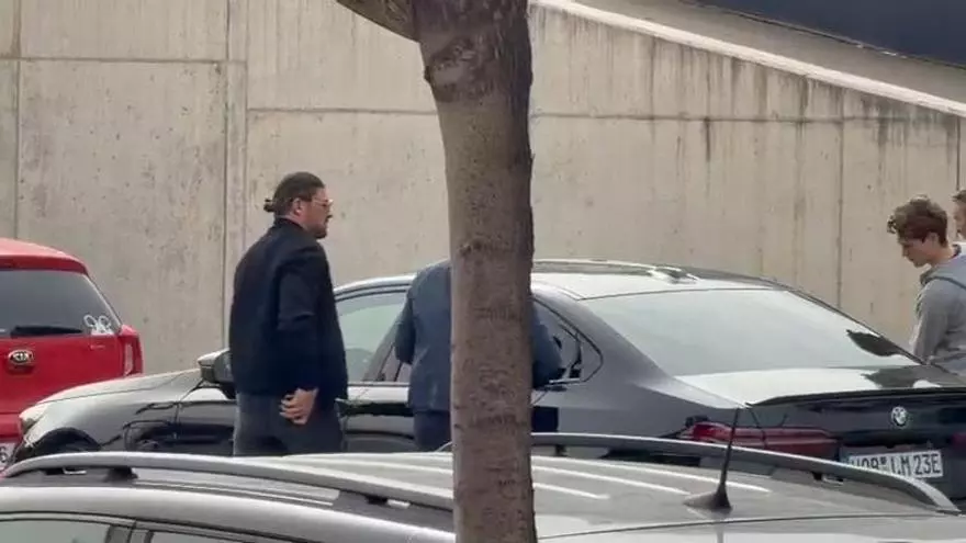 El presidente del Lille, Olivier Létang, en la Ciutat Esportiva junto al agente de Andy Bara