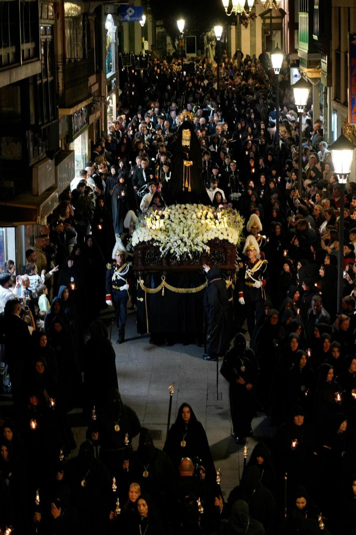 GALERÍA | Zamora acompaña a La Soledad en una de las noches más sobrecogedoras de la Semana Santa