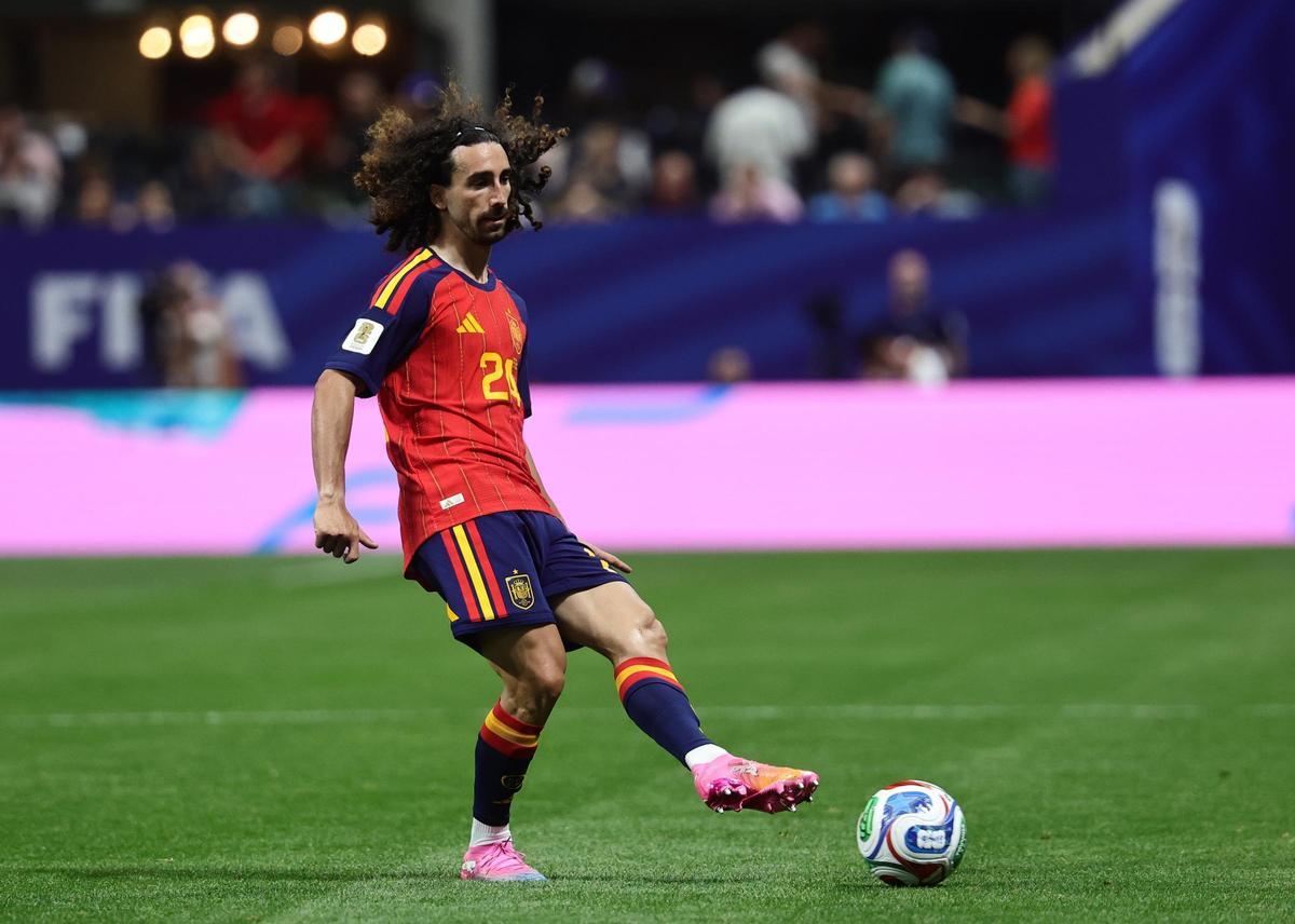 Marc Cucurella, amb la camiseta de la selecció espanyola