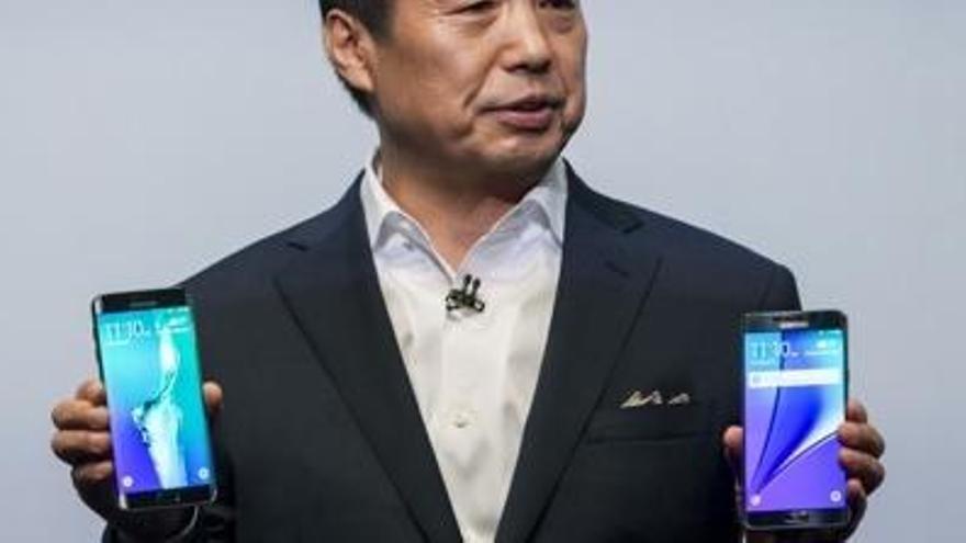 J.K. Shin mostra el Samsung Galaxy Note 5 i S6 edge +.