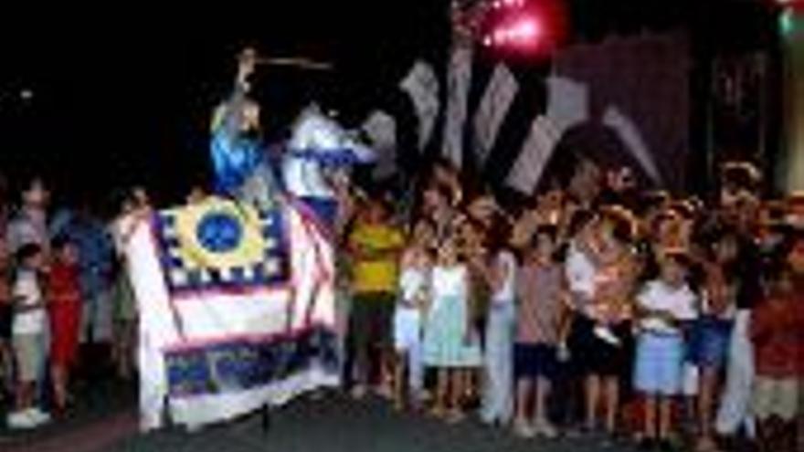 Teatro y circo se conjugan en el I festival de artes escénicas en la calle