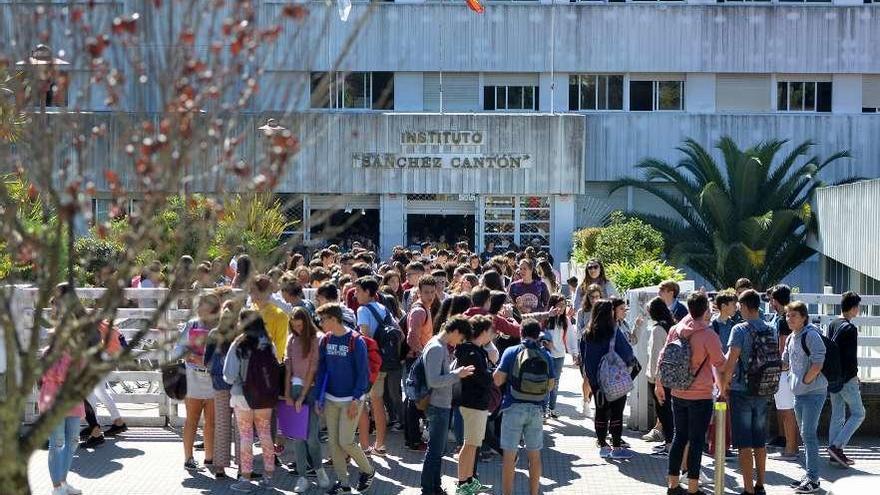 La mayoría de los institutos de la ciudad mantienen cerradas sus cafeterías. // Gustavo Santos