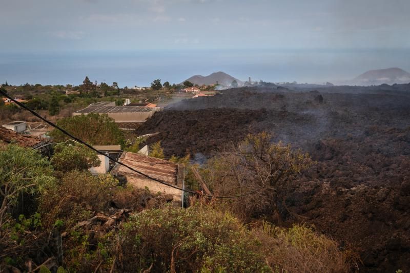 La lava avanza por La Palma.