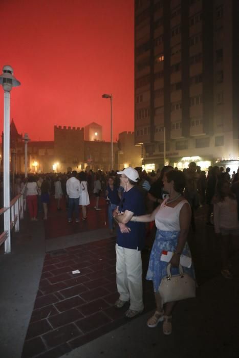 La noche de los fuegos en la Semana Grande de Gijón