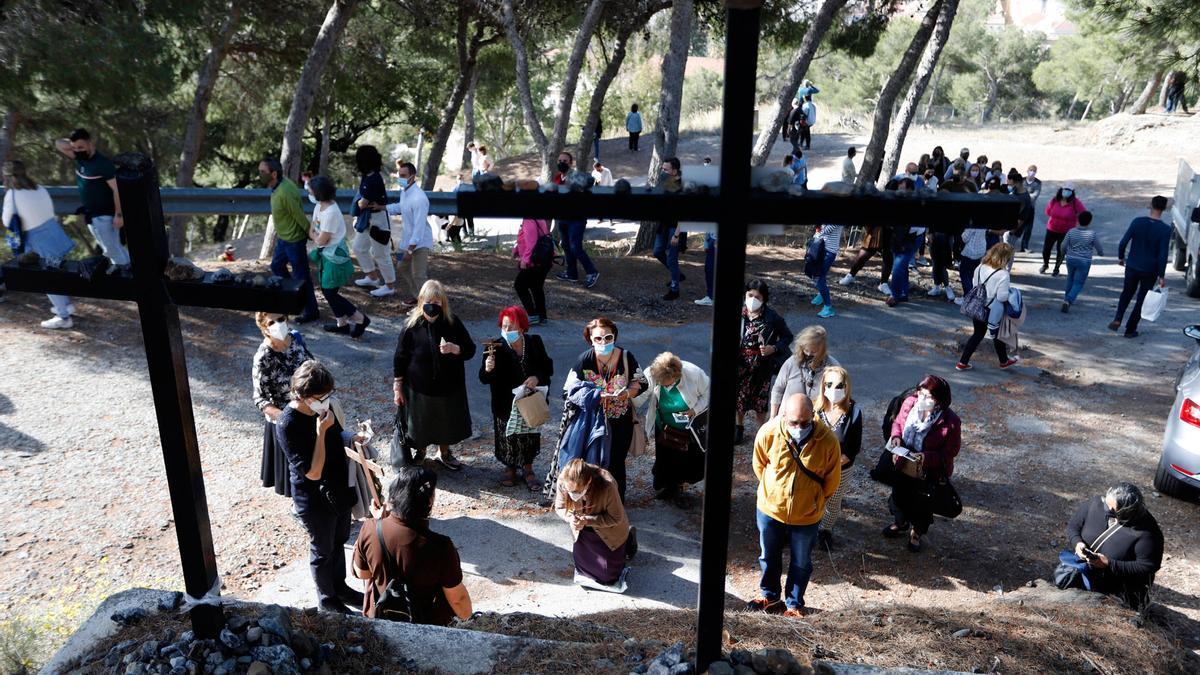 Con motivo de la suspensión de la estación de penitencia, la Ermita del Monte Calvario permanece abierta este Viernes Santo de manera ininterrumpida desde las 10h hasta las 20h.